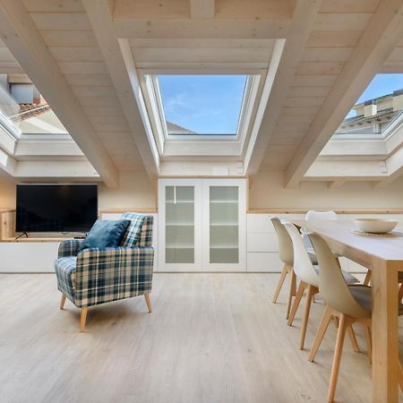 Apartamentos La Muralla De Jaca Bagian luar foto