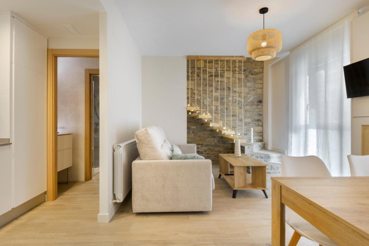 Apartamentos La Muralla De Jaca Bagian luar foto