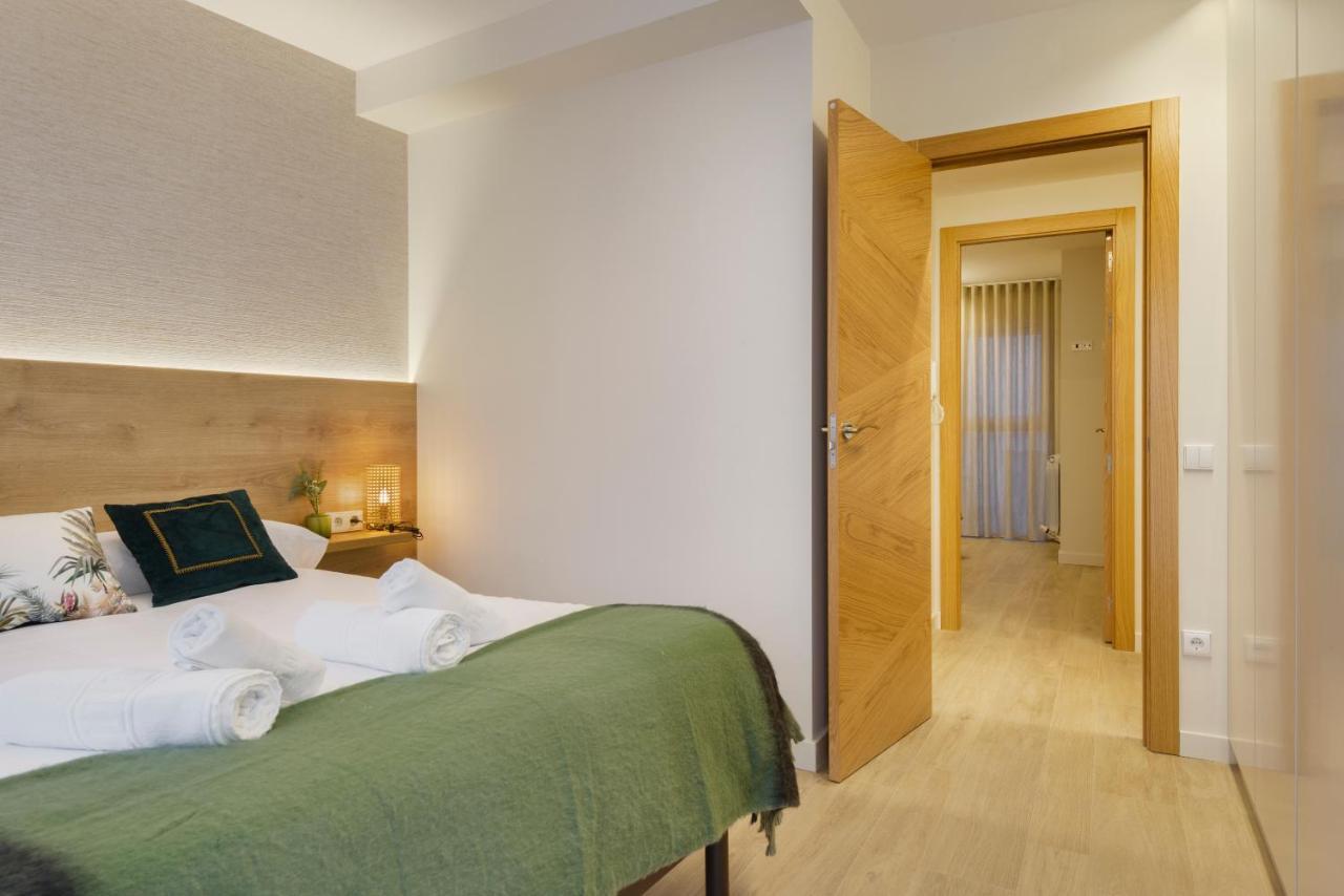 Apartamentos La Muralla De Jaca Bagian luar foto