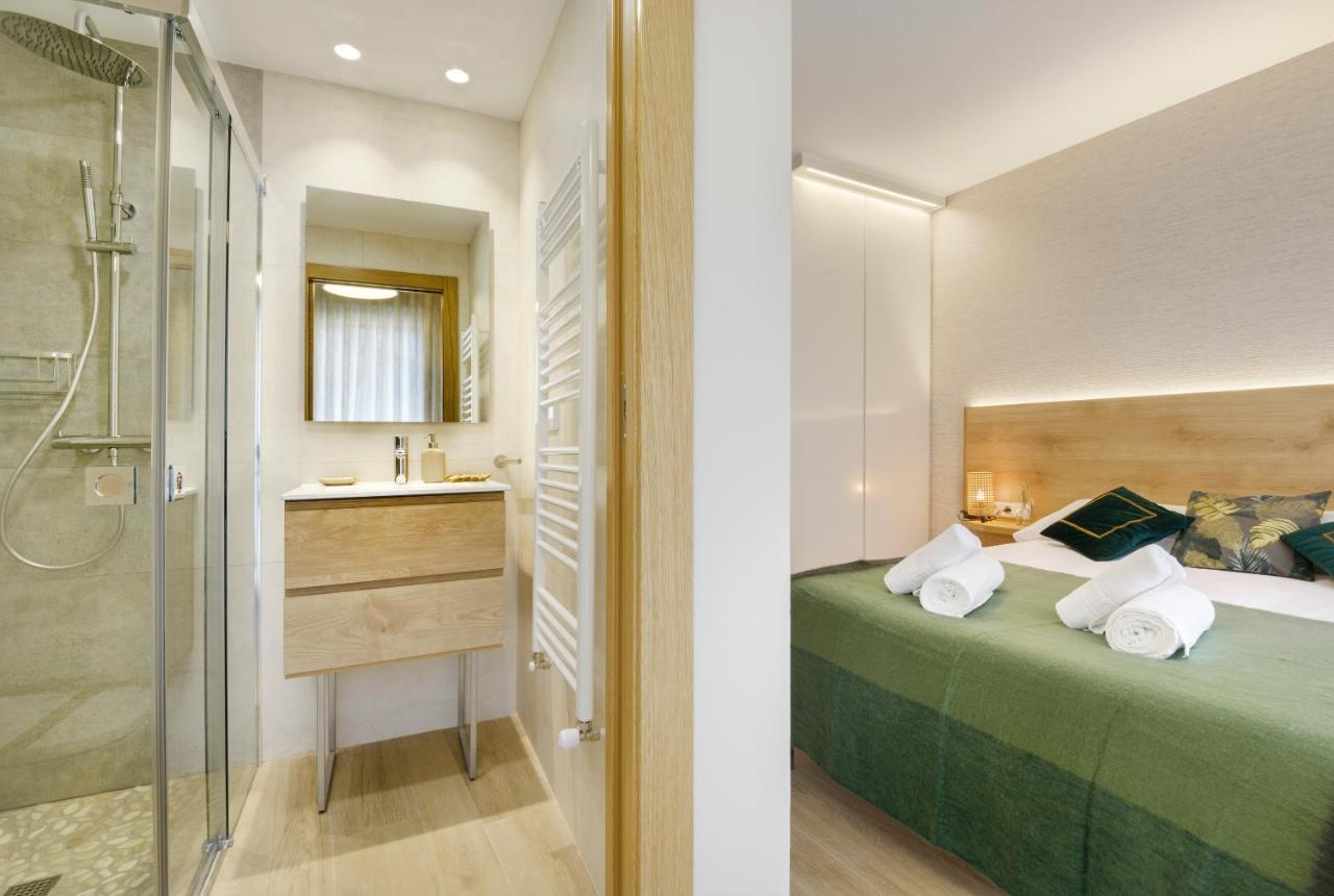 Apartamentos La Muralla De Jaca Bagian luar foto