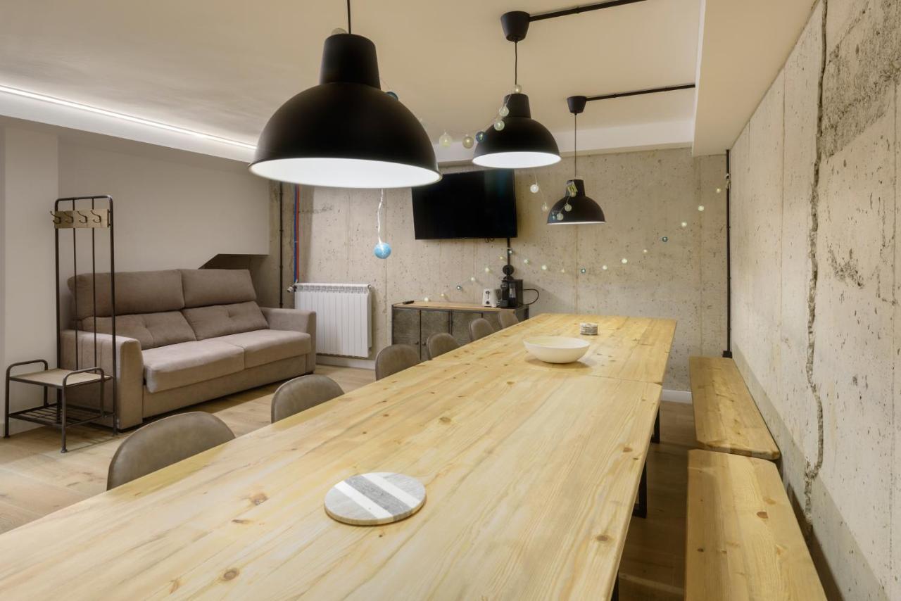 Apartamentos La Muralla De Jaca Bagian luar foto