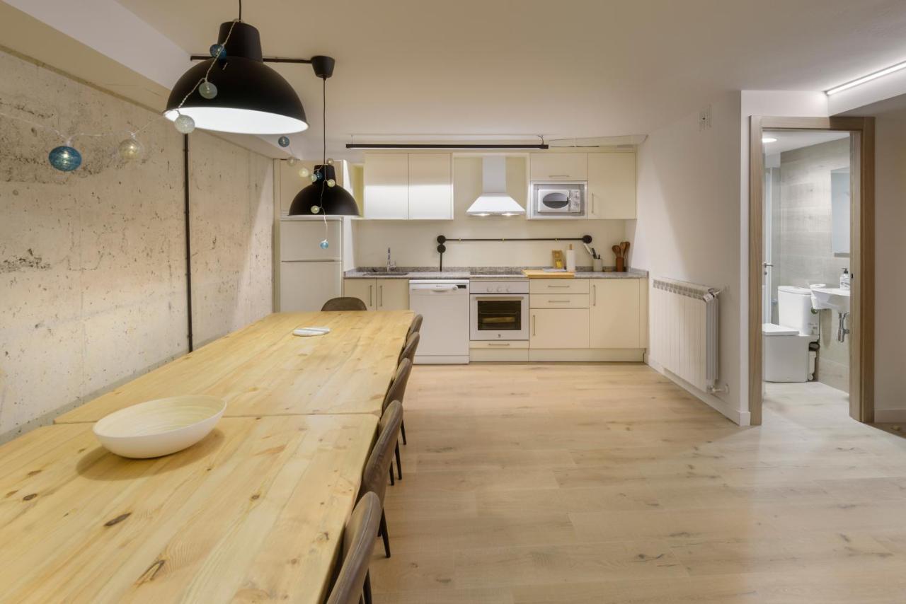 Apartamentos La Muralla De Jaca Bagian luar foto